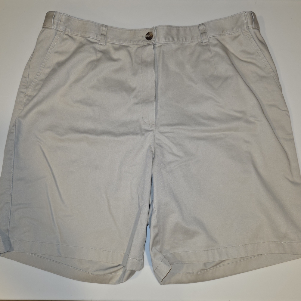 L.L. Bean Cream Tan Bermudas Relaxed Fit